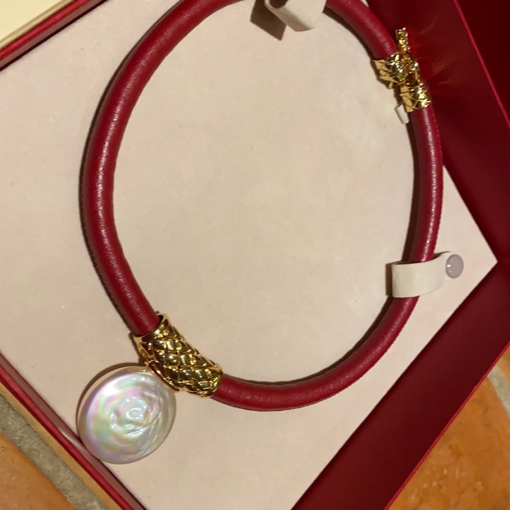Mother of Pearl necklace on leather rope